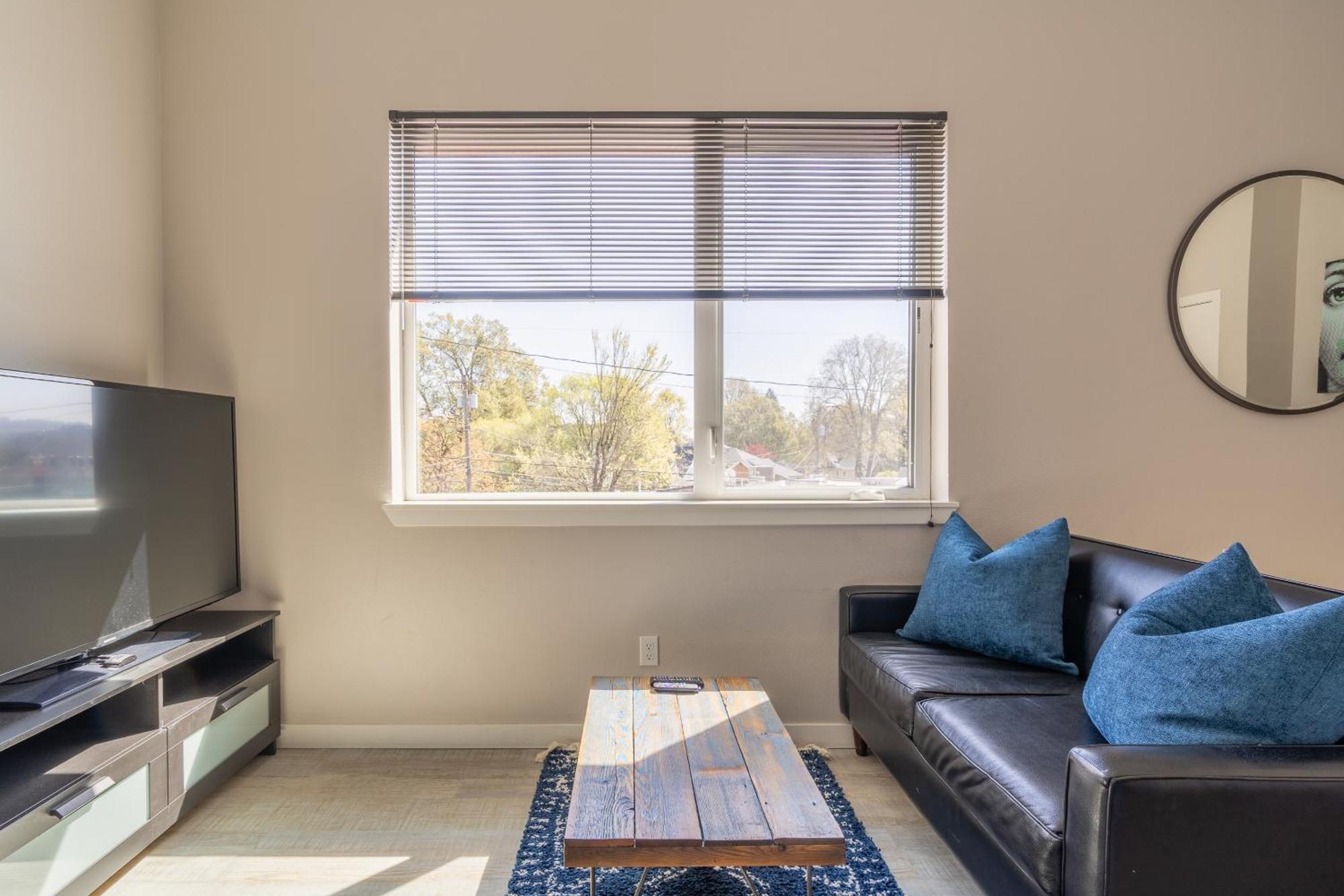 Sunny Studio Apartment - Food Carts, Coffee & Bars Portland Eksteriør billede