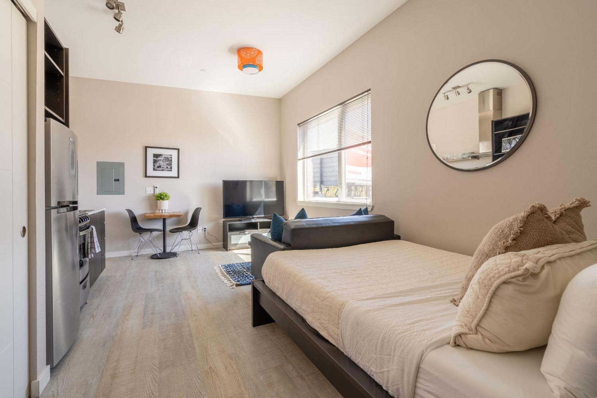 Sunny Studio Apartment - Food Carts, Coffee & Bars Portland Eksteriør billede
