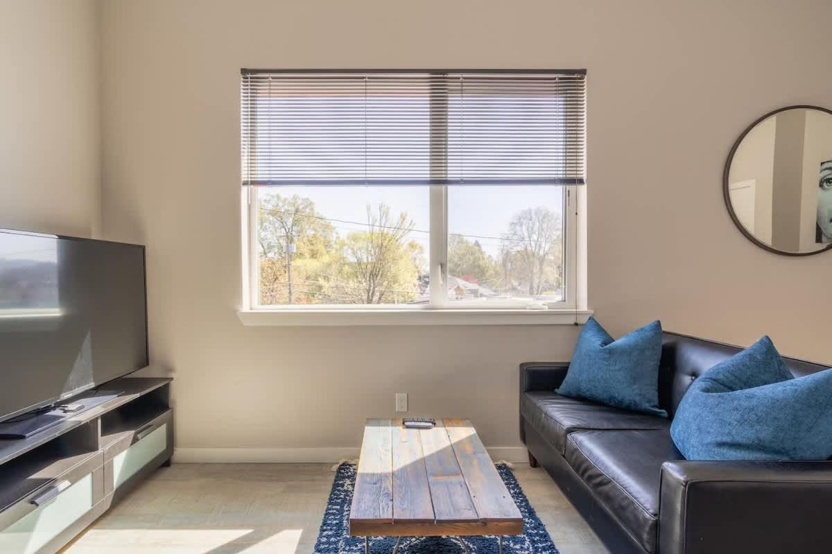 Sunny Studio Apartment - Food Carts, Coffee & Bars Portland Eksteriør billede